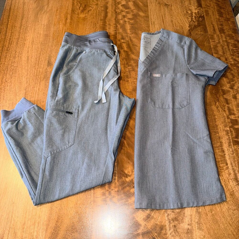 FIGS Zamora Joggers & Catarina One Pocket Top Set Gray